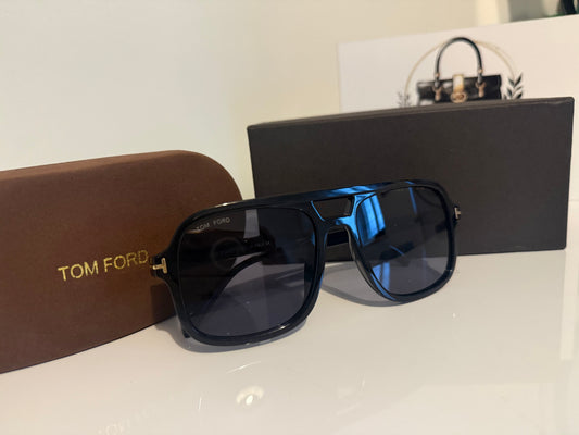 Oversized square sunglasses
