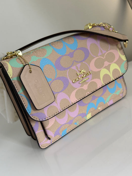 The perfect bag to head to the beer garden with the girlies ☀️ 🍹